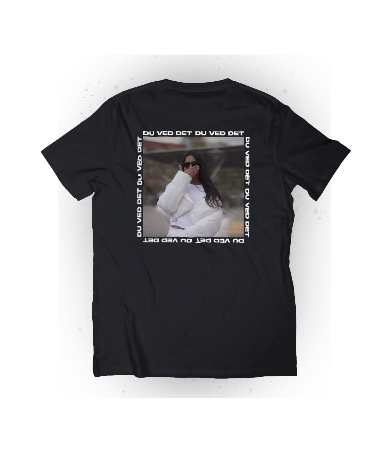Malika, Du Ved Det, Sort T-Shirt