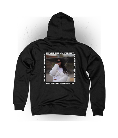 Malika, Du ved det, Sort Hoodie